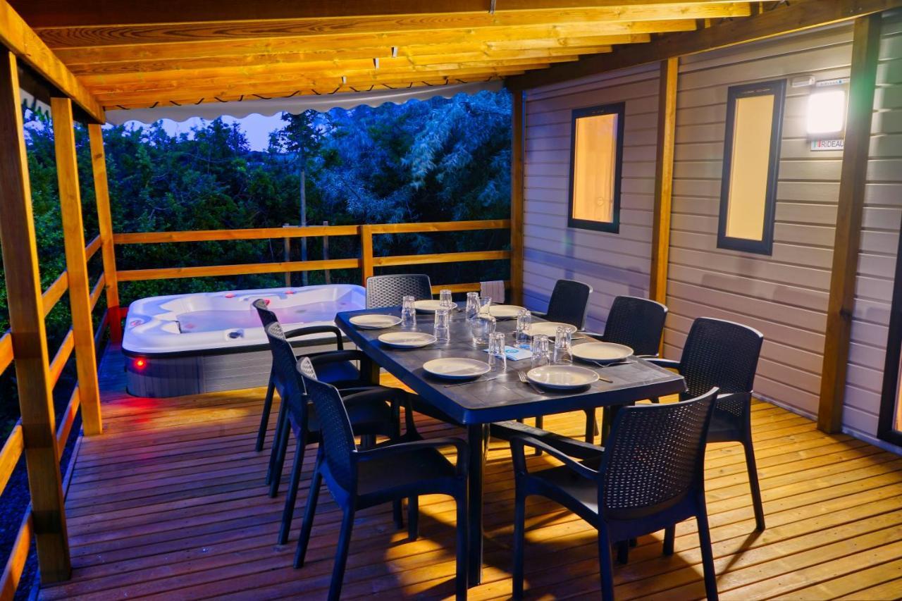 Camping Resort Les Champs Blancs Agde Esterno foto