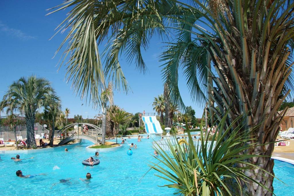 Camping Resort Les Champs Blancs Agde Esterno foto