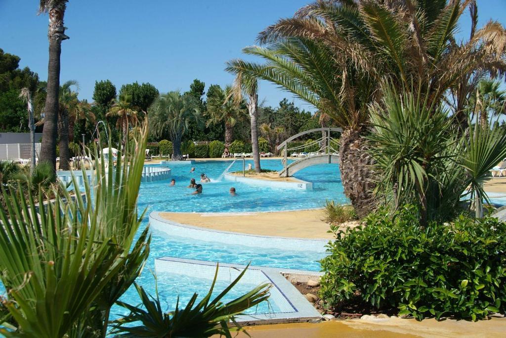 Camping Resort Les Champs Blancs Agde Esterno foto
