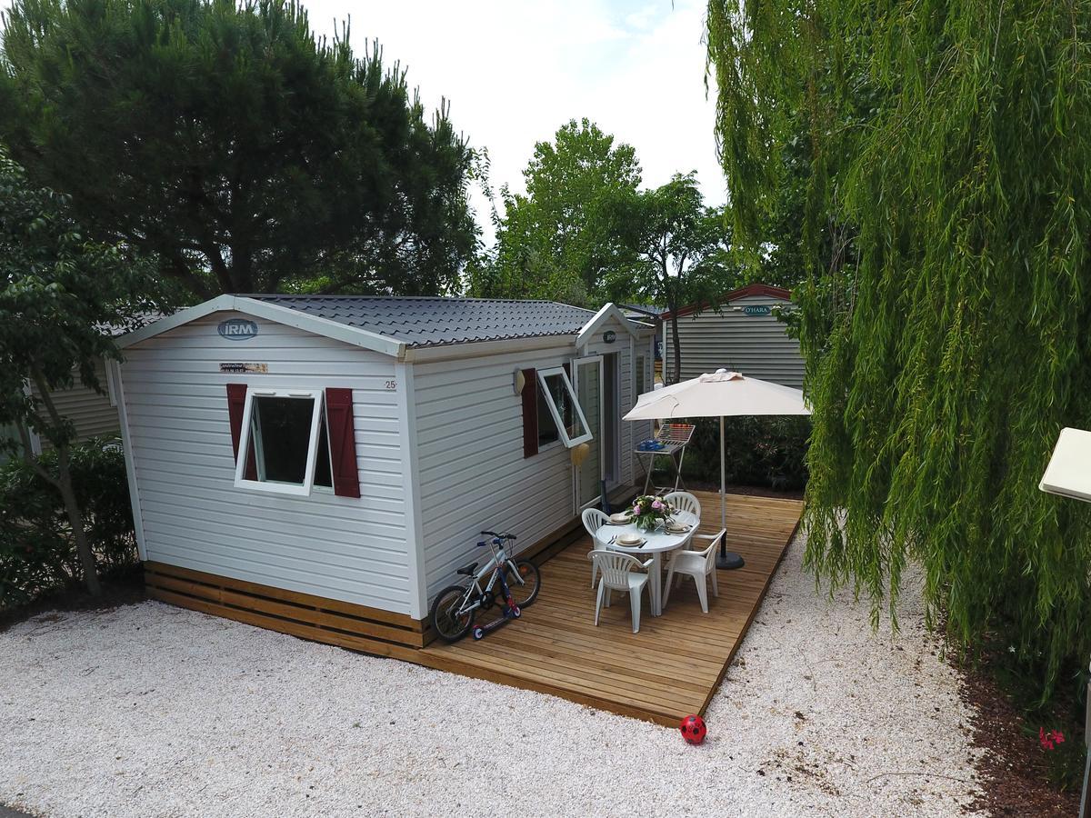 Camping Resort Les Champs Blancs Agde Esterno foto