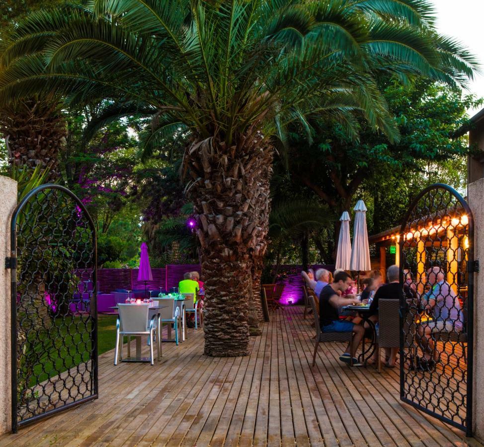 Camping Resort Les Champs Blancs Agde Esterno foto
