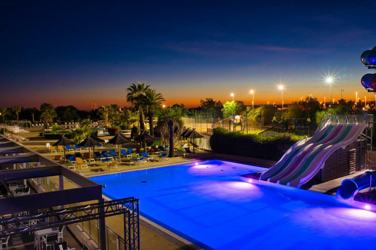 Camping Resort Les Champs Blancs Agde Esterno foto